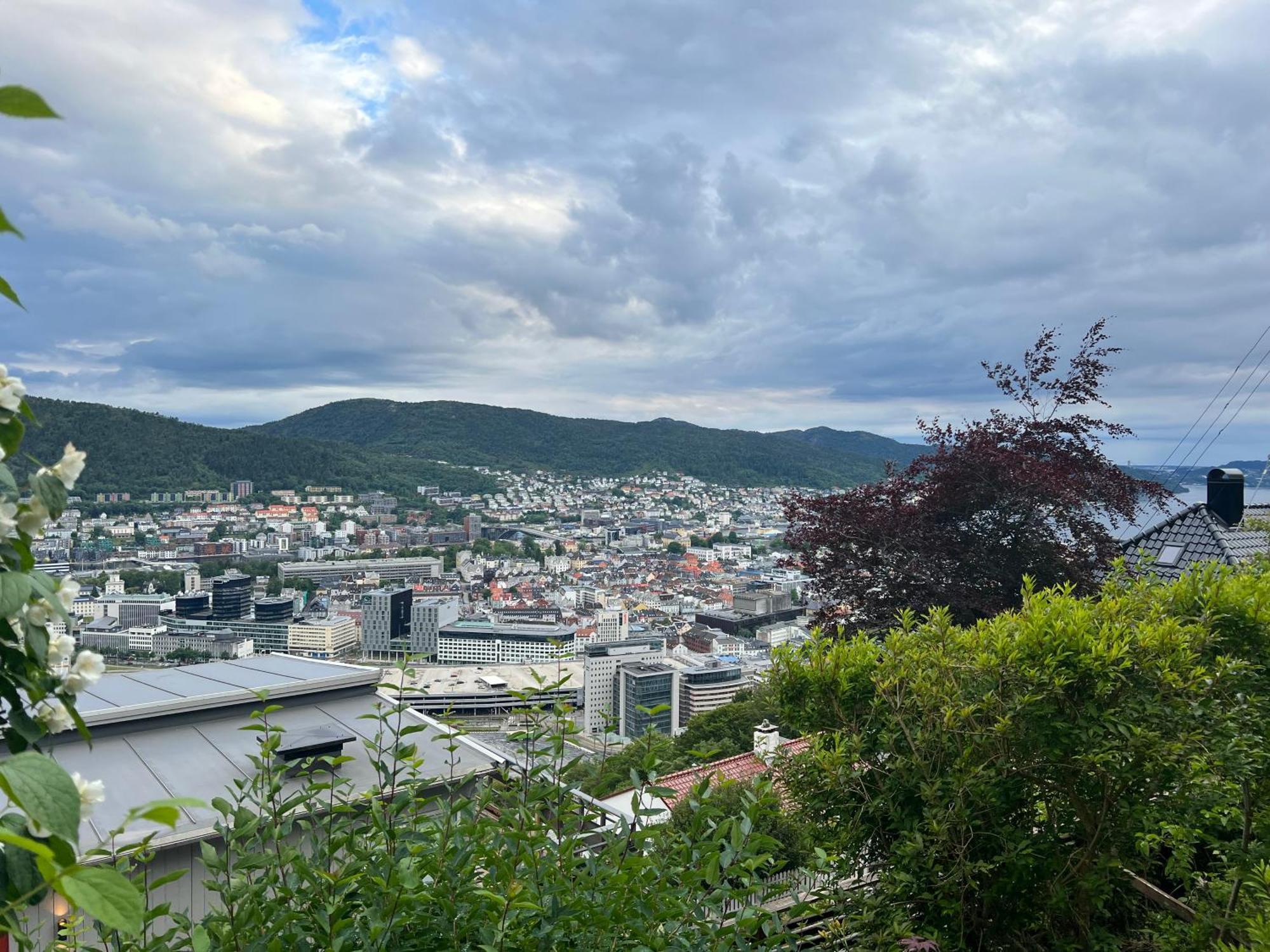 Fin Leilighet Med Parkering! Bergen Eksteriør bilde